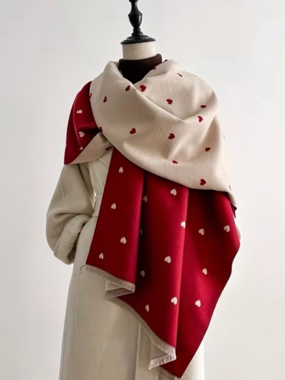 Reversible Red and Cream Heart Print Scarf New Elegant